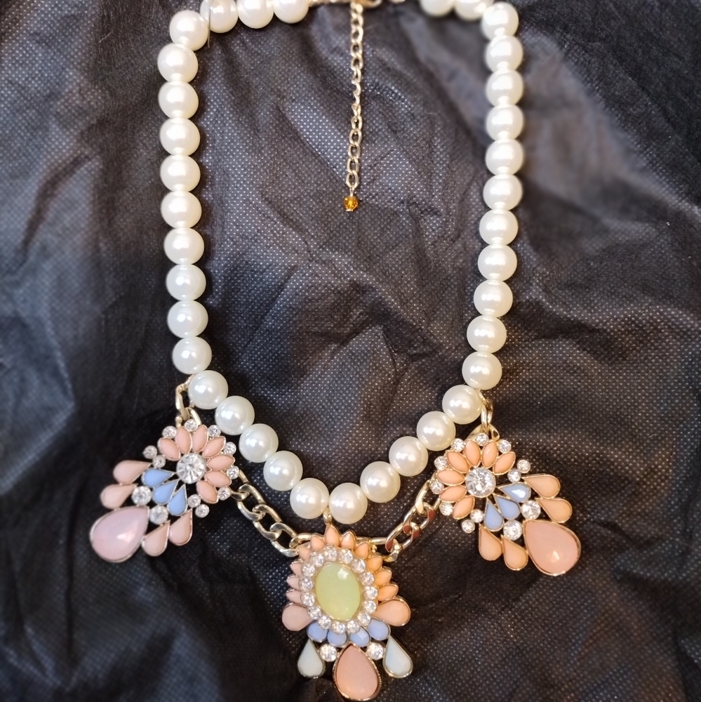 Ladies necklace